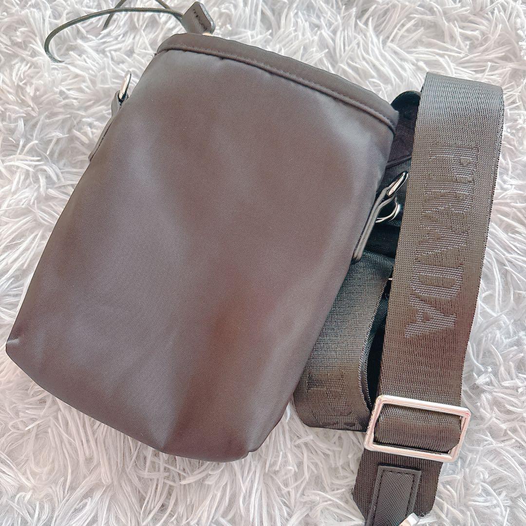 PRADA プラダ ノベルティ スマホショルダーバッグ