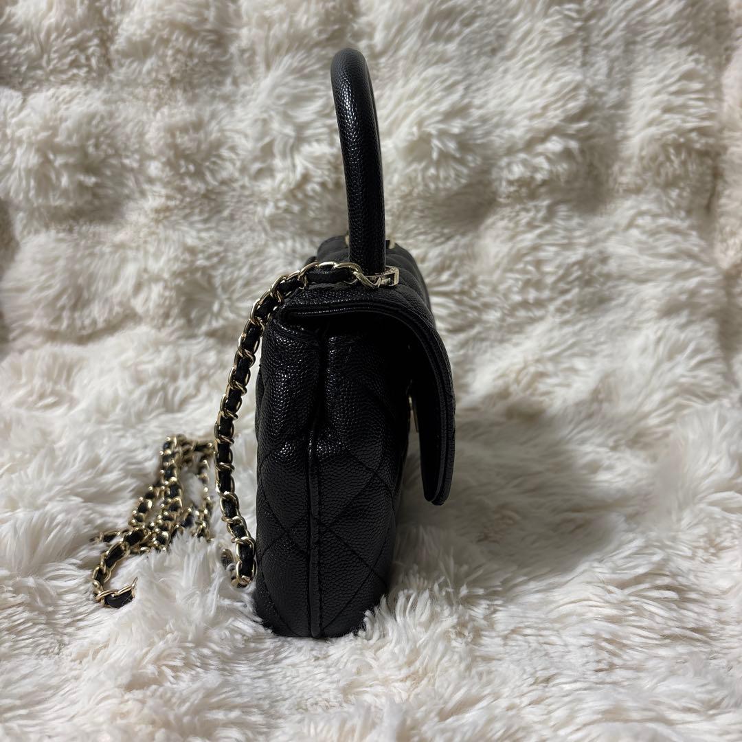 CHANEL ブラック ショルダーバッグ ゴールド金具