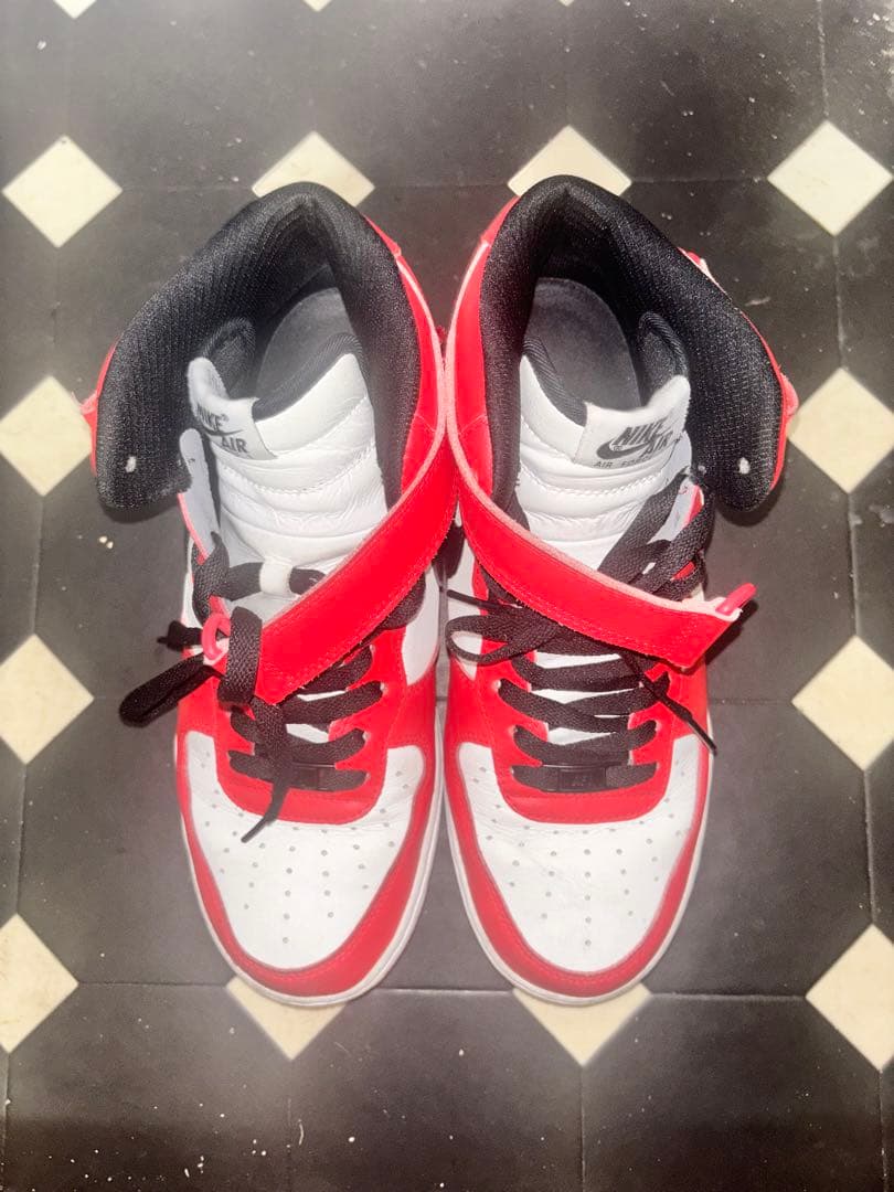 Nike Air Force 1 ハイカットシューズ 赤白黒
