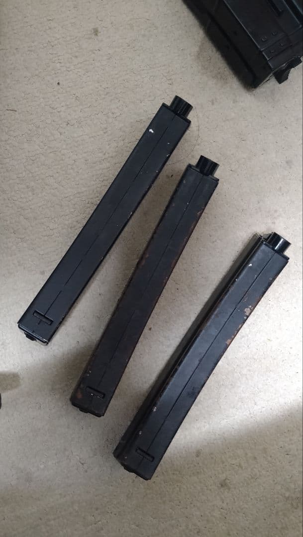 J*.様 東京マルイ　MP5A5 BB弾入り多弾マガジンとバッテリーの直ぐ使える