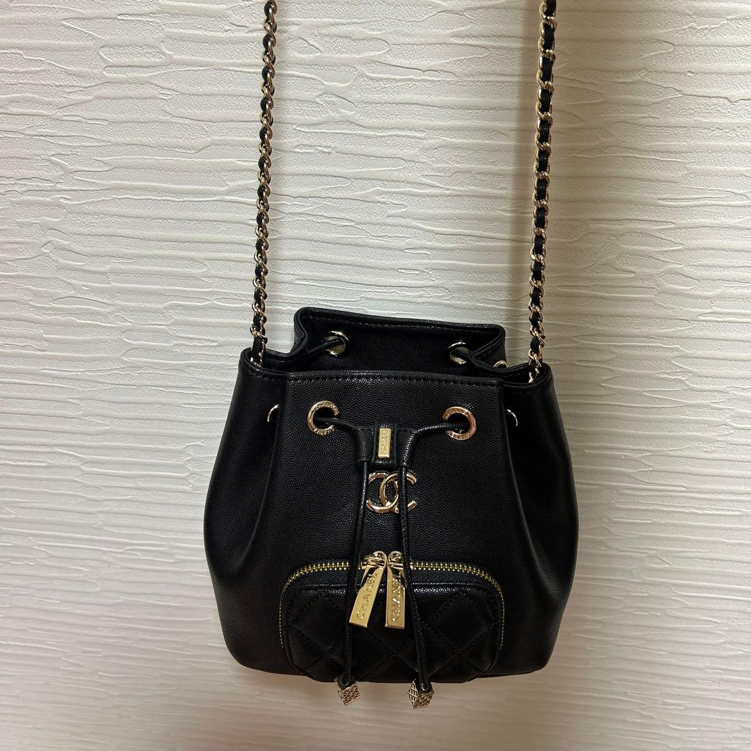 本日価格‼️ブラックレザーミニショルダーノベルティ
