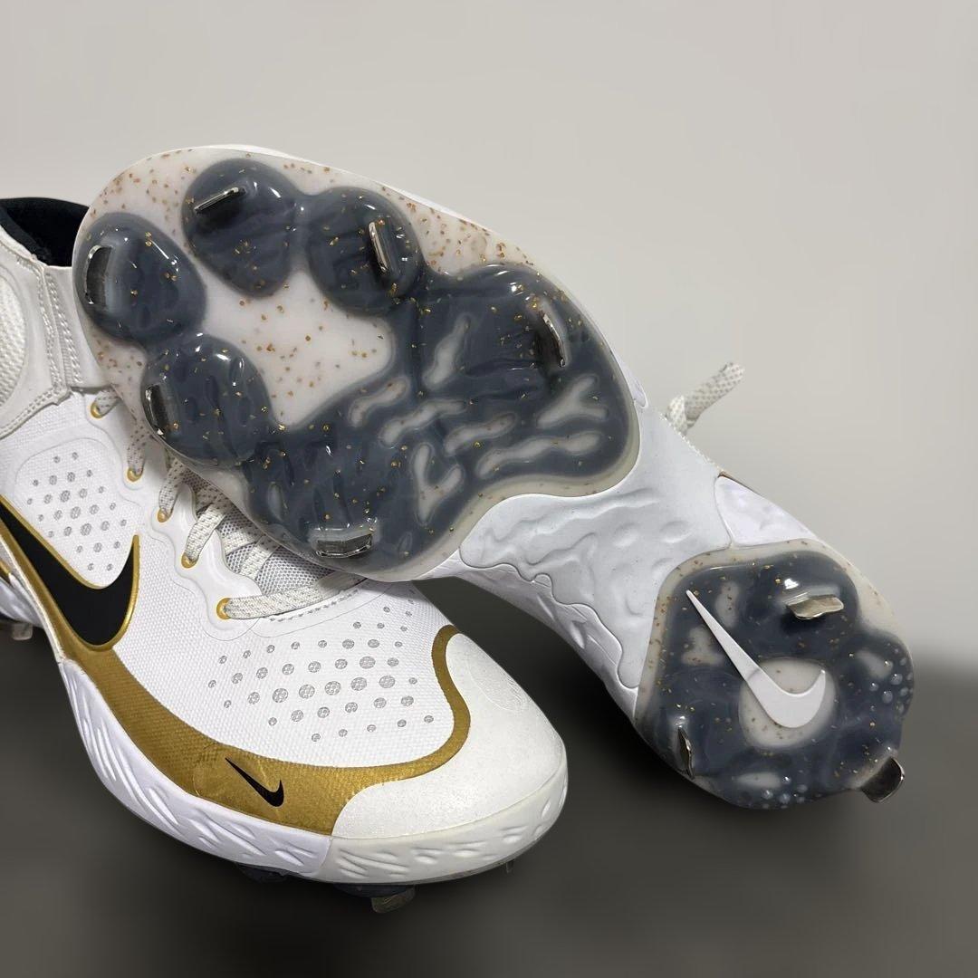 【日本未発売】Nike スパイク　ホワイト/ゴールド