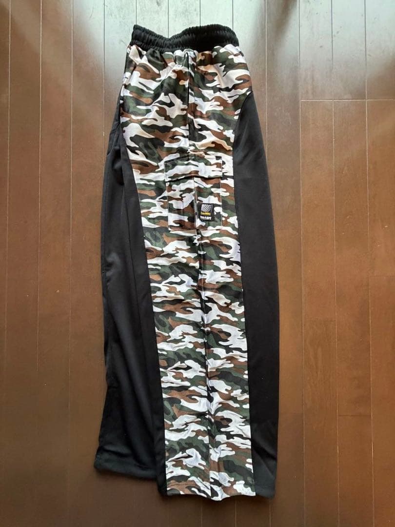 【美品】レスミルズ ロングパンツ+カットソー（迷彩×黒）