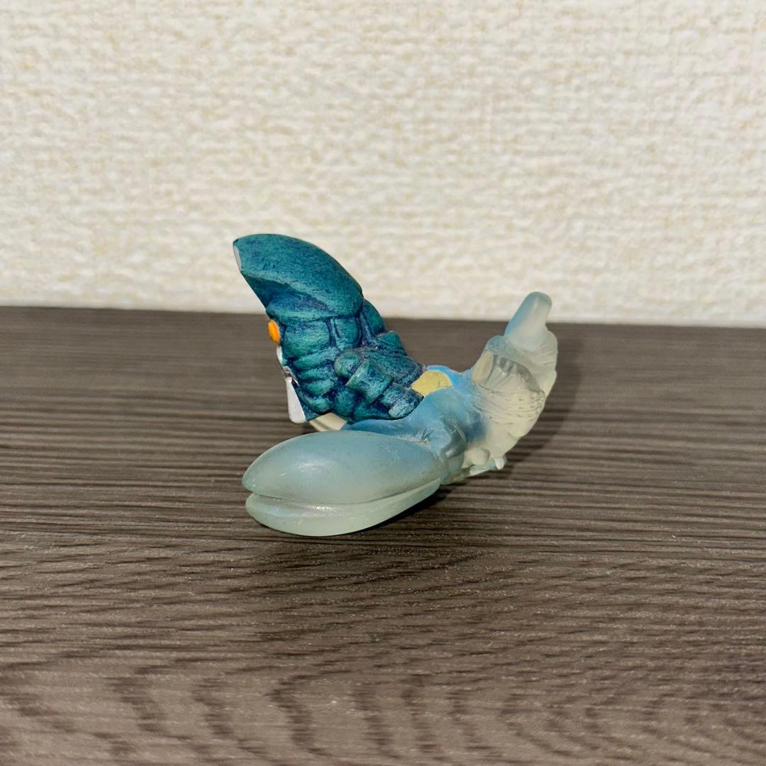 [G3018] おとなりのかいじゅう ミニフィギュア バルタン星人（転んで脱皮）