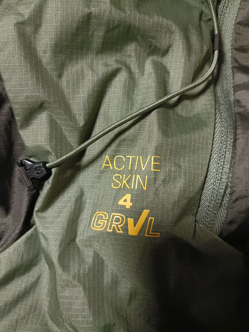 SALOMON ACTIVE SKIN 4 GRVL バックパック