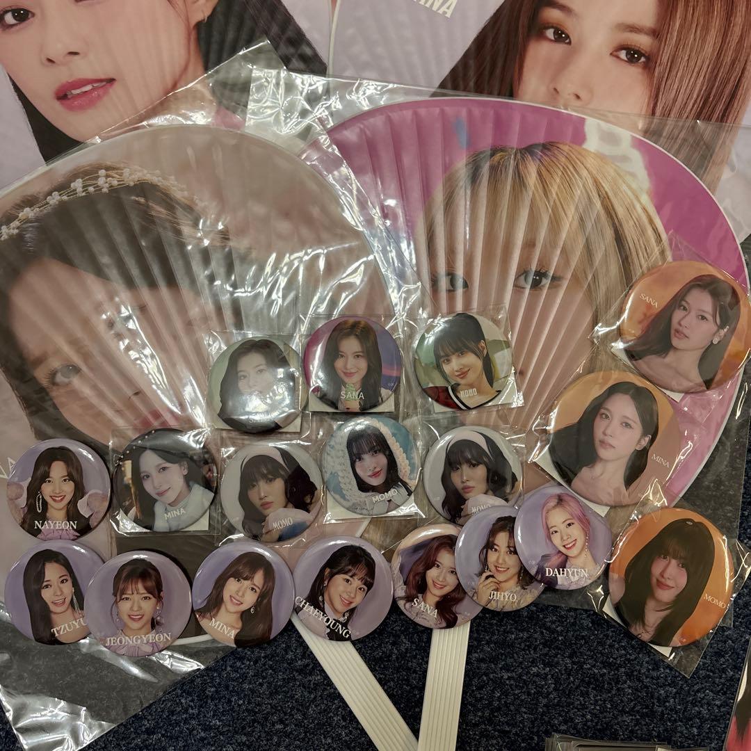最終値下げ　TWICE モモ　モブリー　缶バッチ