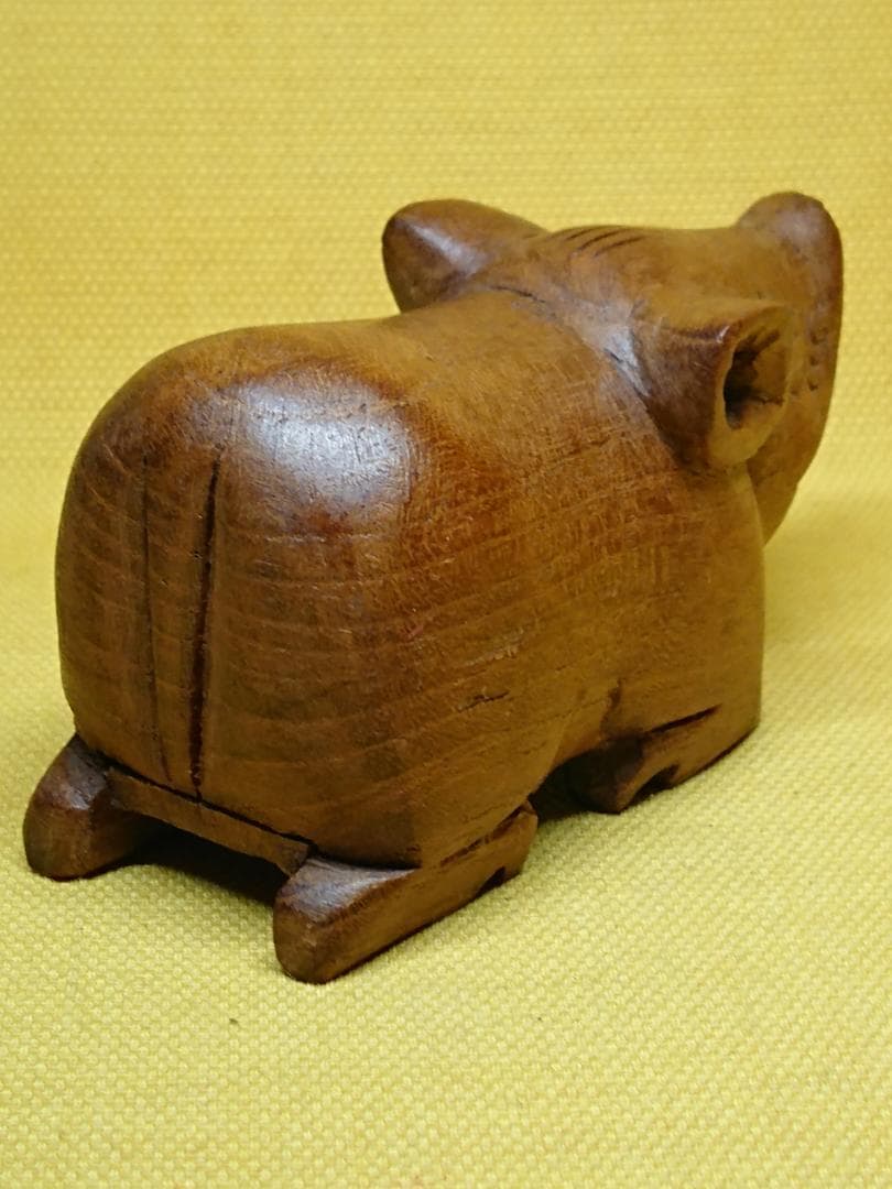 ブタ　イノシシ　木彫　オブジェ　置物　インテリア　工芸品　美術品　A3030