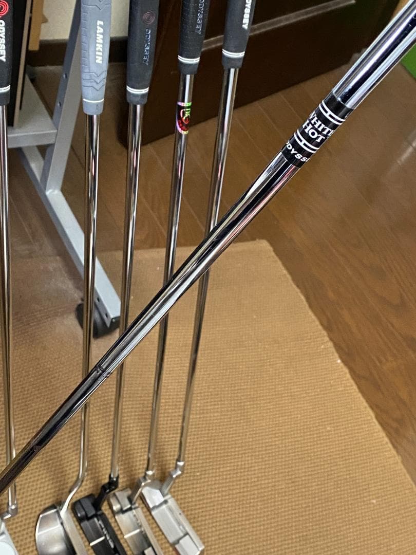 名器 ODYSSEY WHITE HOT ROSSIE 33インチ 純正カバー付