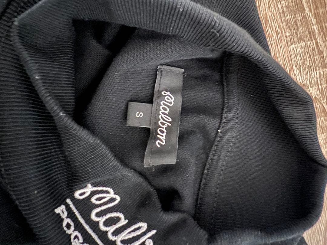 Malbon × Poggy モックネックTシャツ