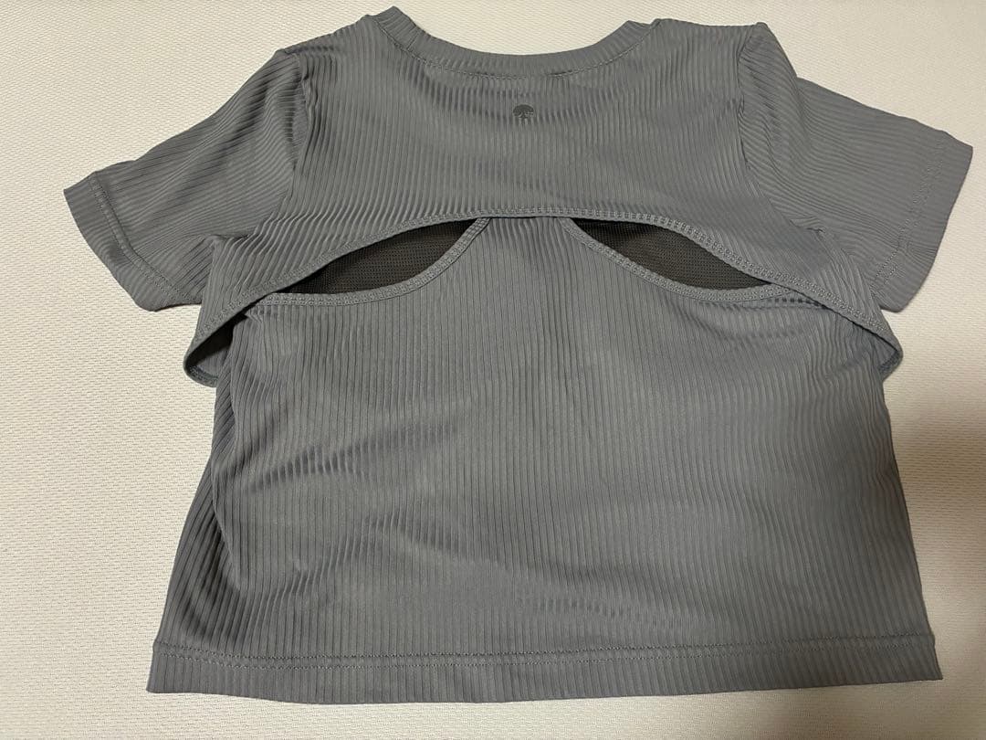 【SUKALA】カップ付きバックベントTee チャコール Lサイズ