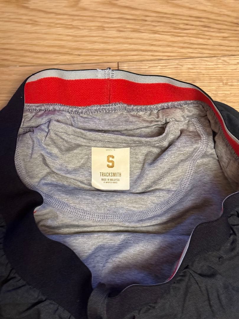 【日本未発売】TRACKSMITH メンズSサイズ （日本M）ショートパンツ