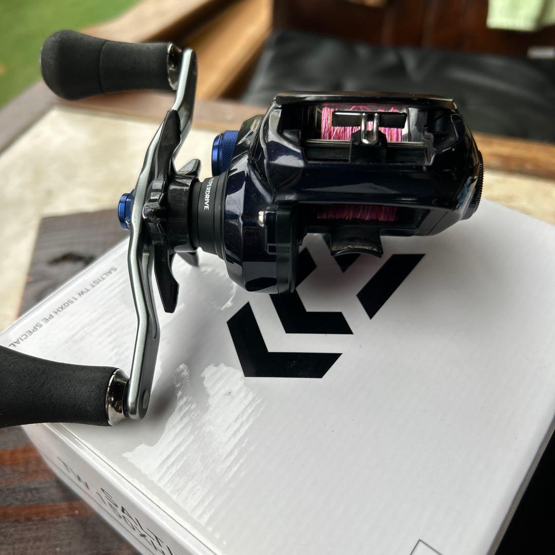 【美品】ダイワ ソルティスト TW150XH 右ハンドル PEライン付き