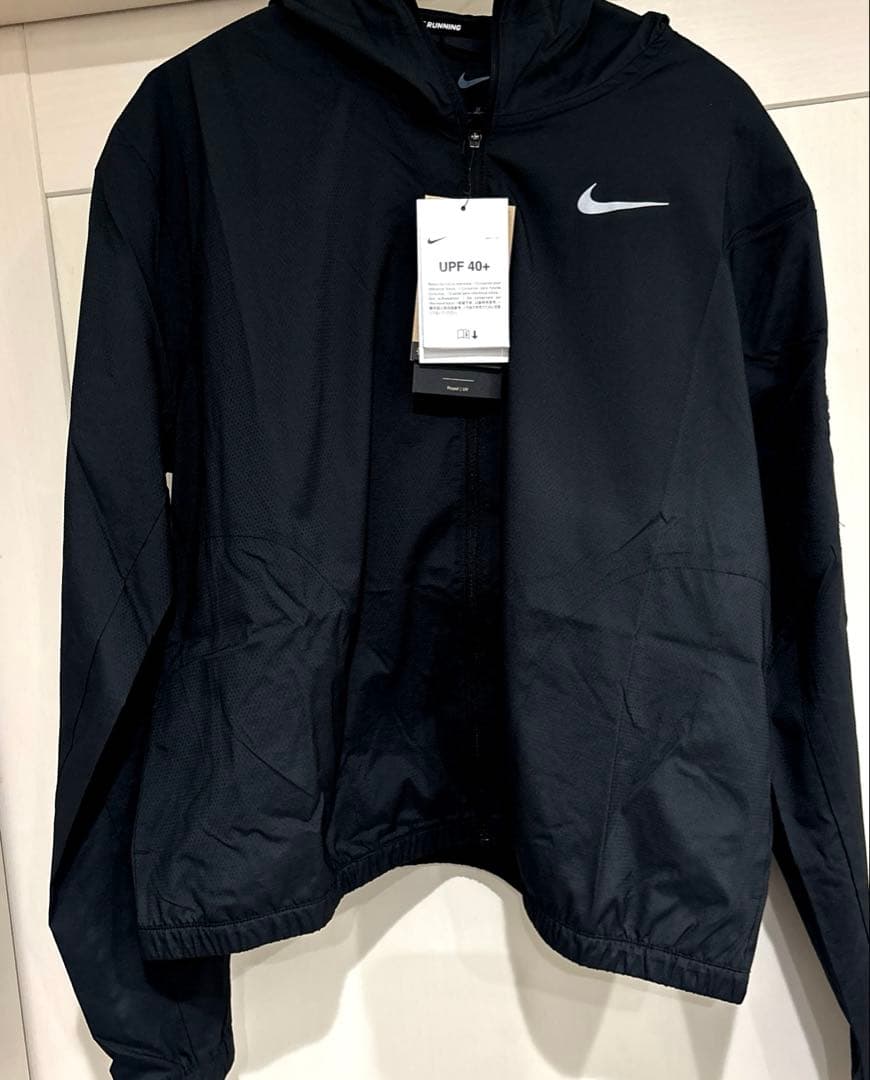 ナイキ　NIKE ランニングジャケット・ジャージ　パッカブル　新品　レディースM