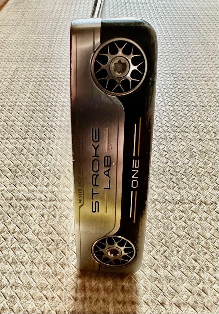 ODYSSEY STROKE LAB ONE ピン型パター