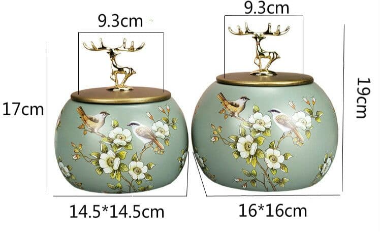 陶磁器の貯蔵タンクの置物の鍵はキャンディー缶の茶葉の缶を収納します
