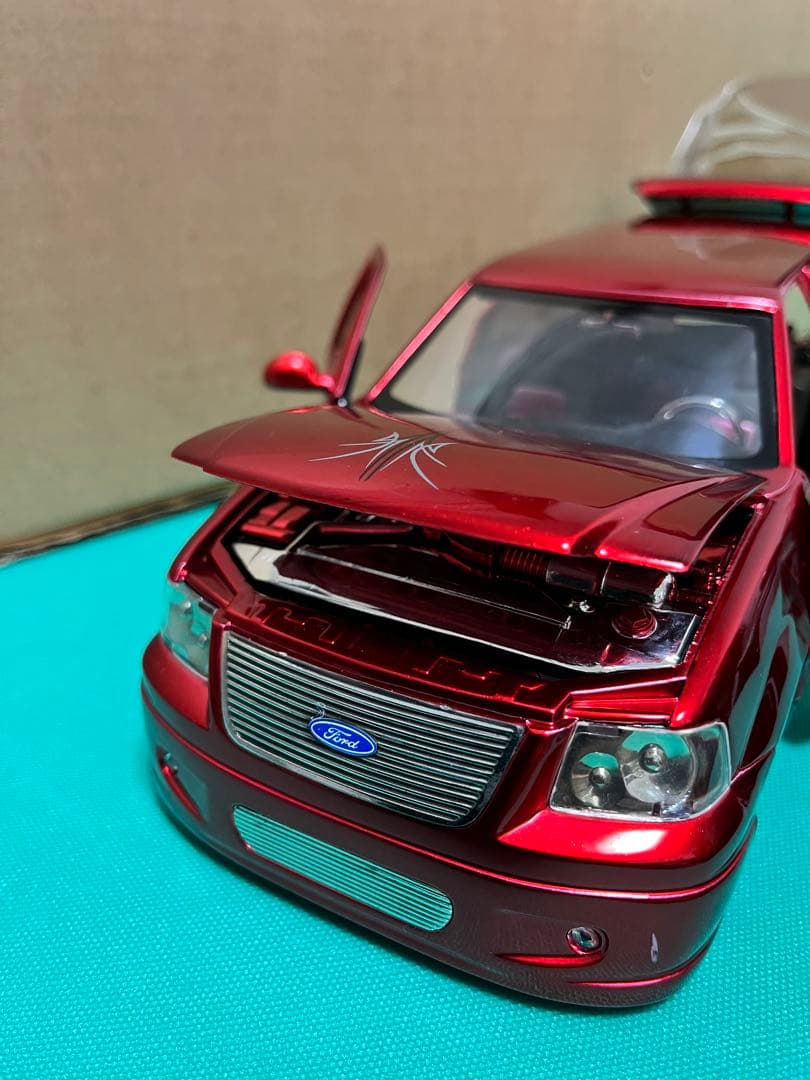 【DUB CITY】FORD EXPEDI TION 1/18