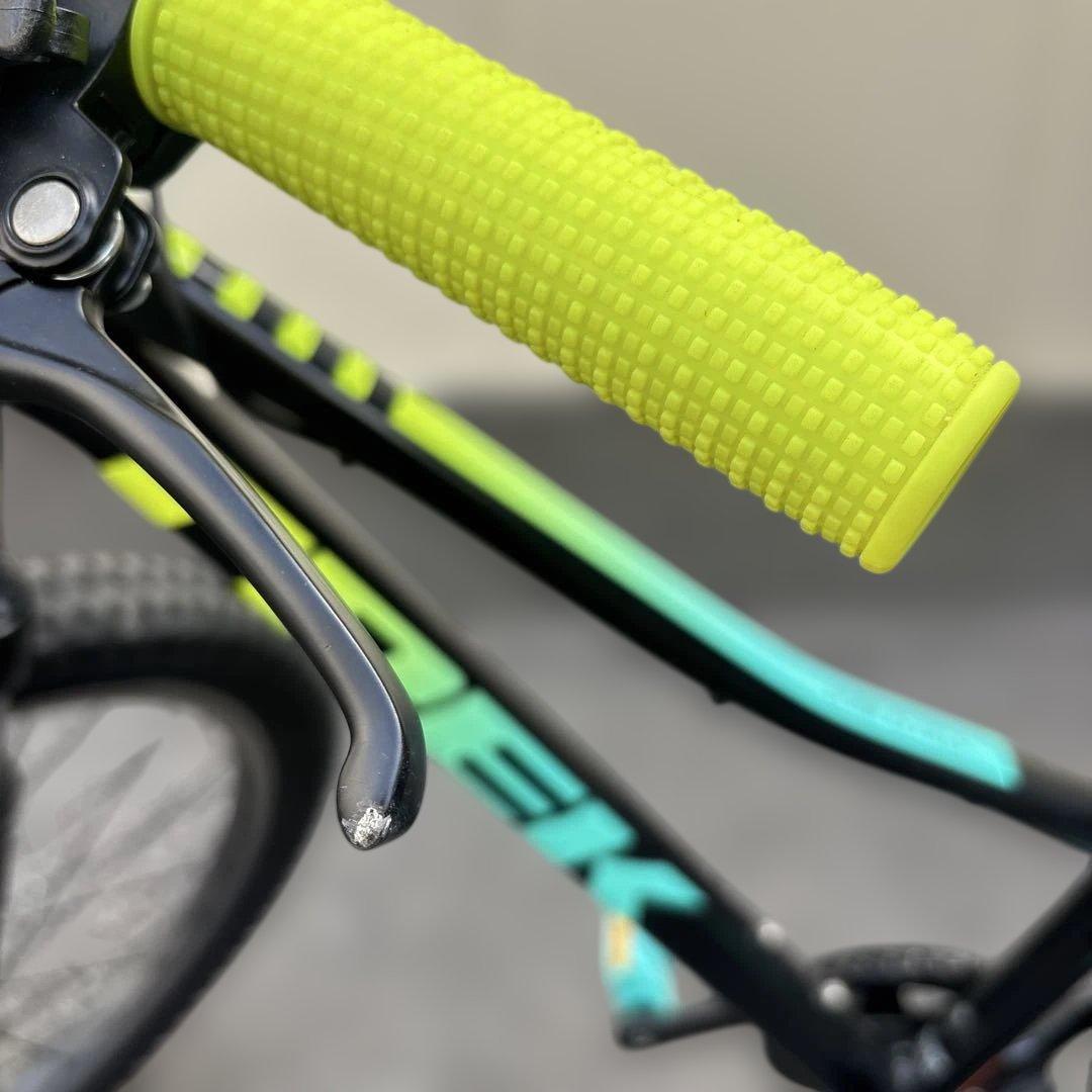 TREK24 キッズバイク ブラック/アクア ロードバイク　クロス　自転車
