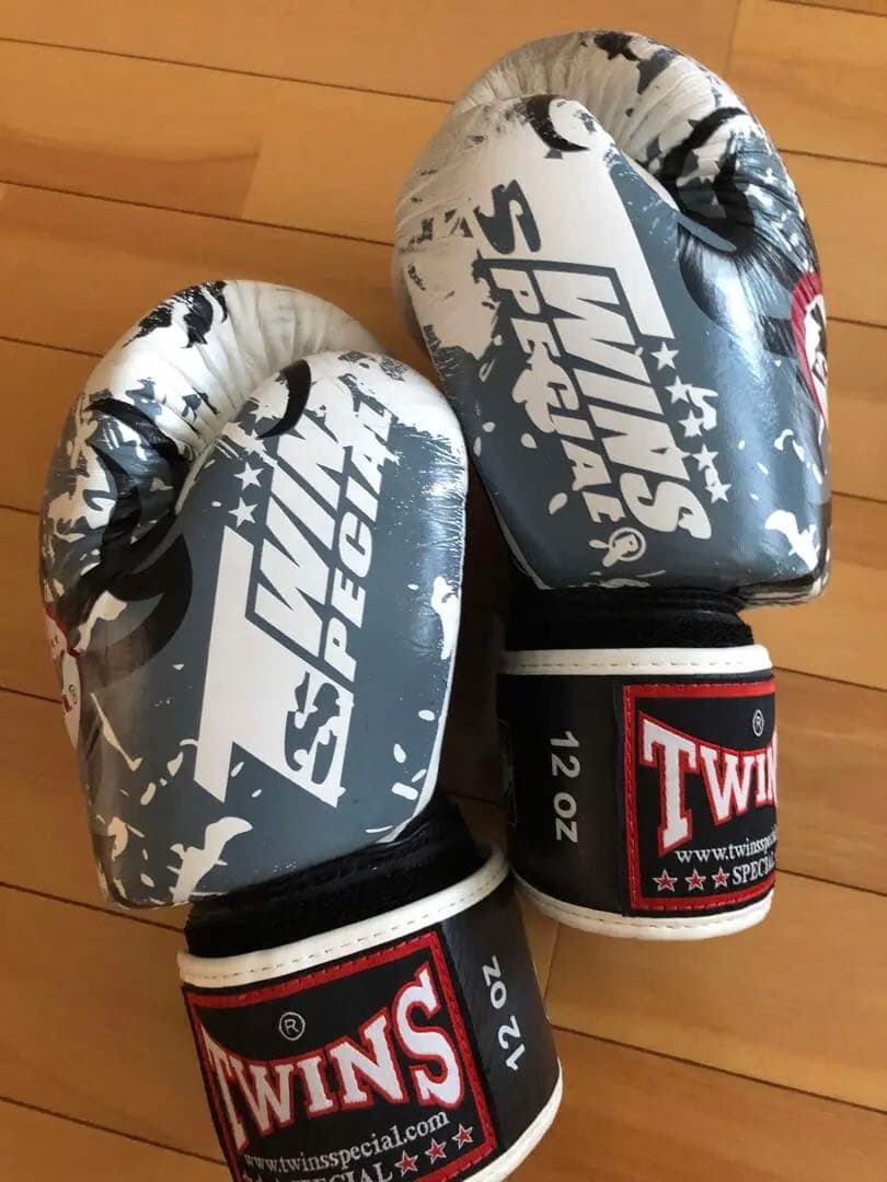 Twins（ツインズ）本革レザー￼ボクシングキックムエタイグローブ12オンス