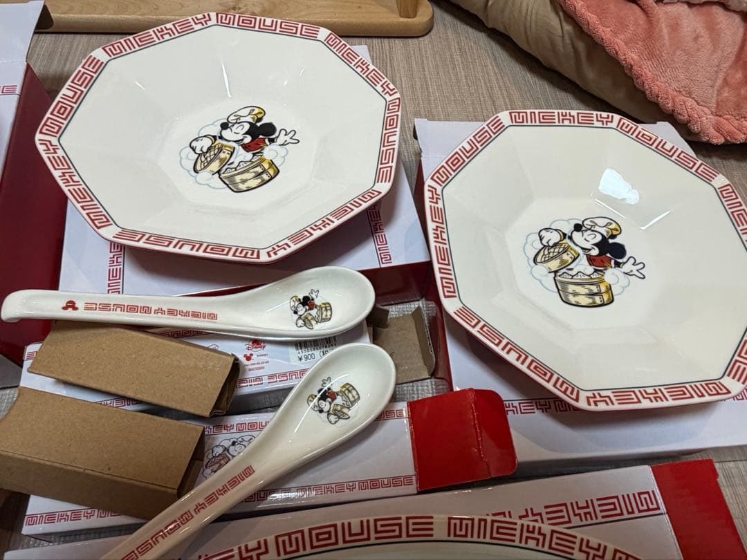 ディズニーストア　中華セット　丼ぶり2点　チャーハン皿2点　丸皿1点　レンゲ2点