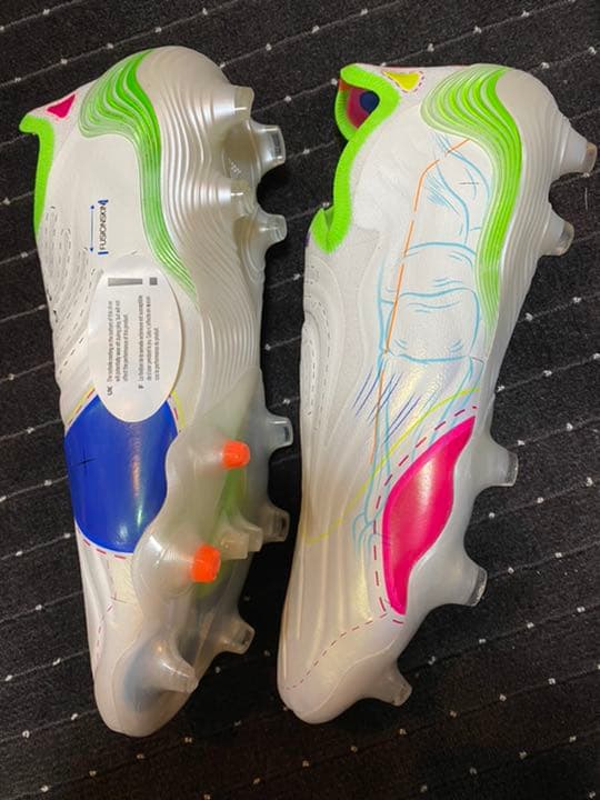 新品　アディダス　サッカースパイク　27.5cm FG