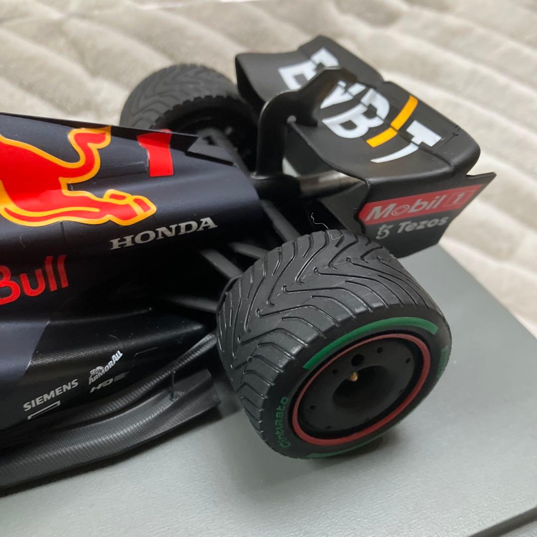 J*Y様 Oracle Red Bull Racing RB18 ミニカー 1/