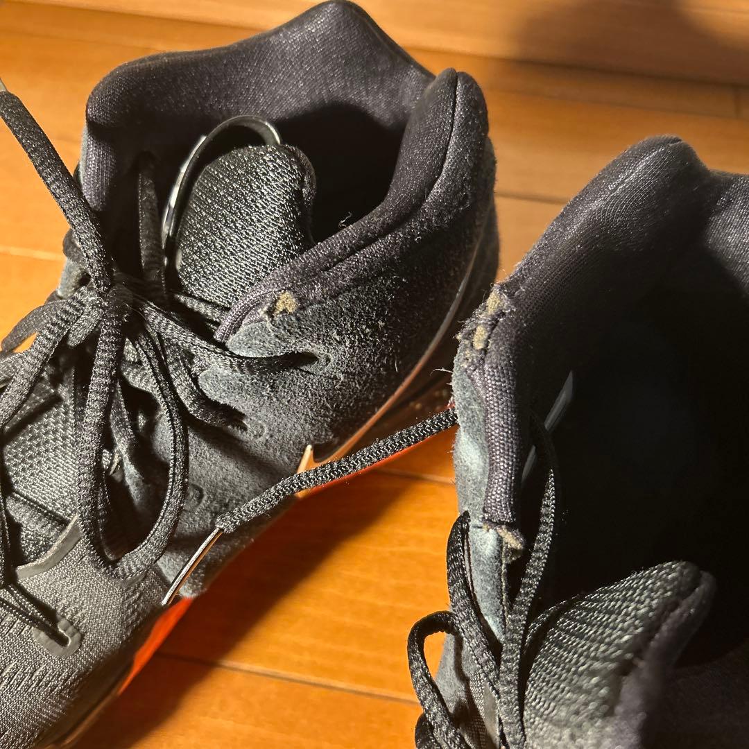 Nike Kyrie 4 バスケットボールシューズ ブラック/オレンジ