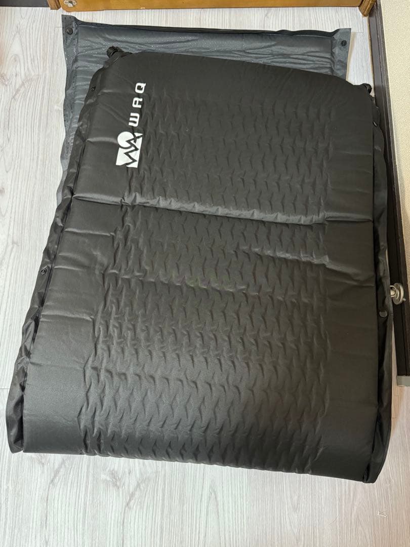 【美品】WAQ インフレータブル式マット 8cm ブラック R値6.0 自動膨張