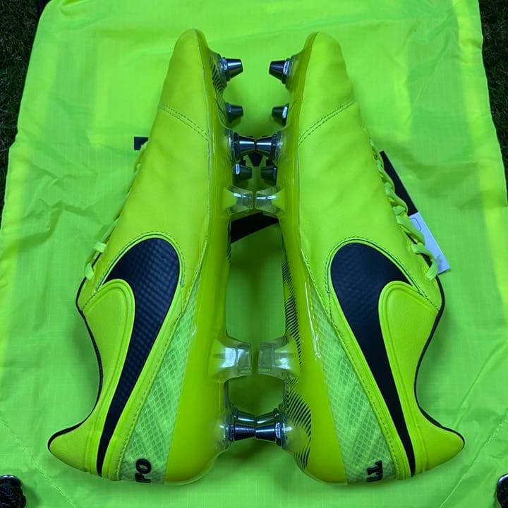 サッカースパイク ナイキ ティエンポ レジェンド Ⅵ SG-PRO