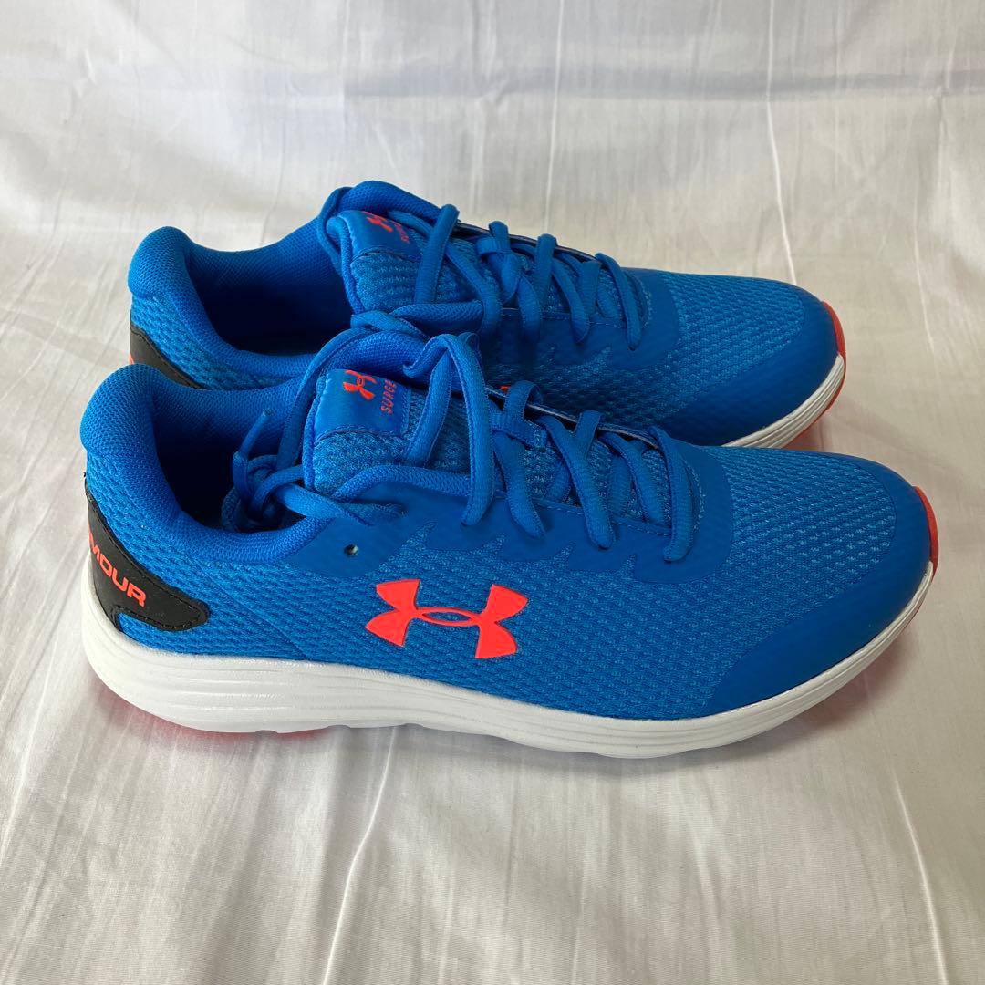 ランニングシューズ　新品　UNDER ARMOUR 23.5cm