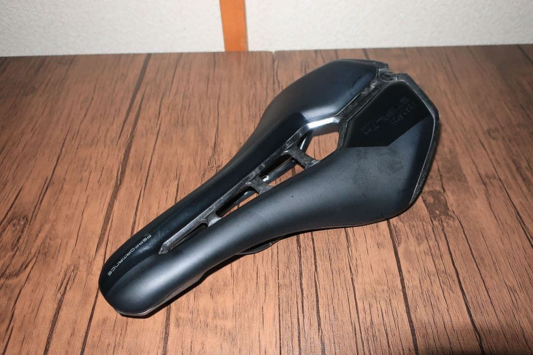 シマノプロ　ステルスサドル　142mm