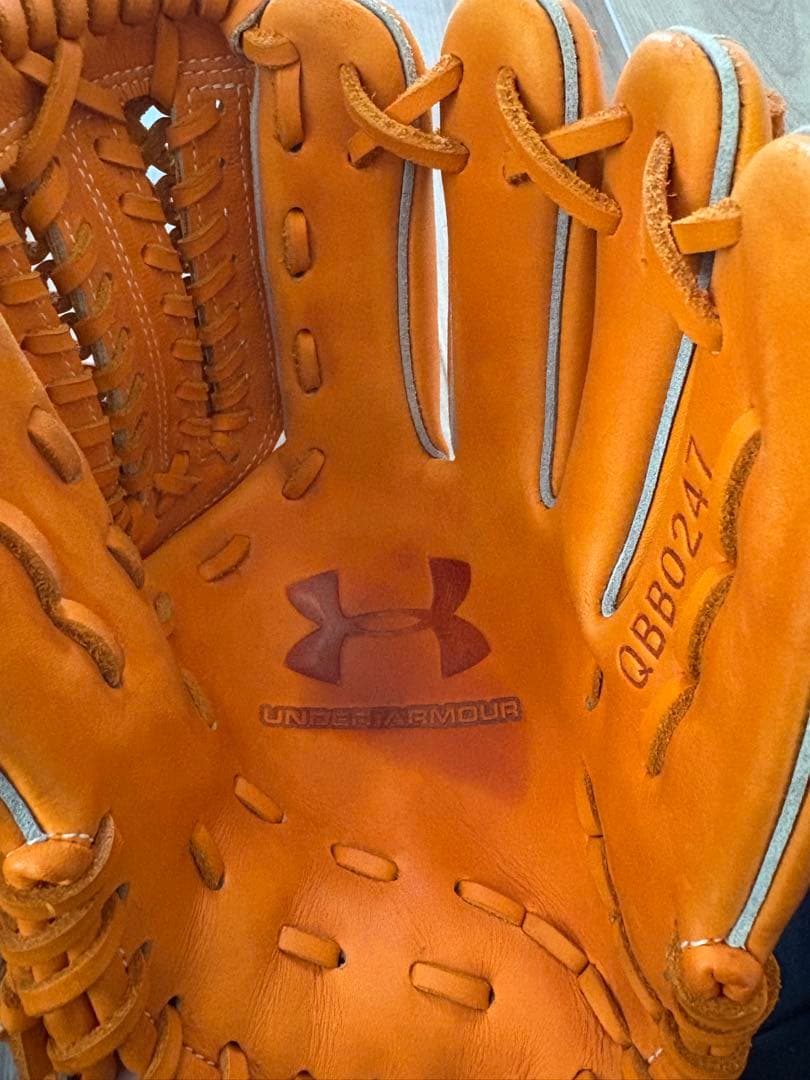 Under Armour 軟式グローブ オレンジ