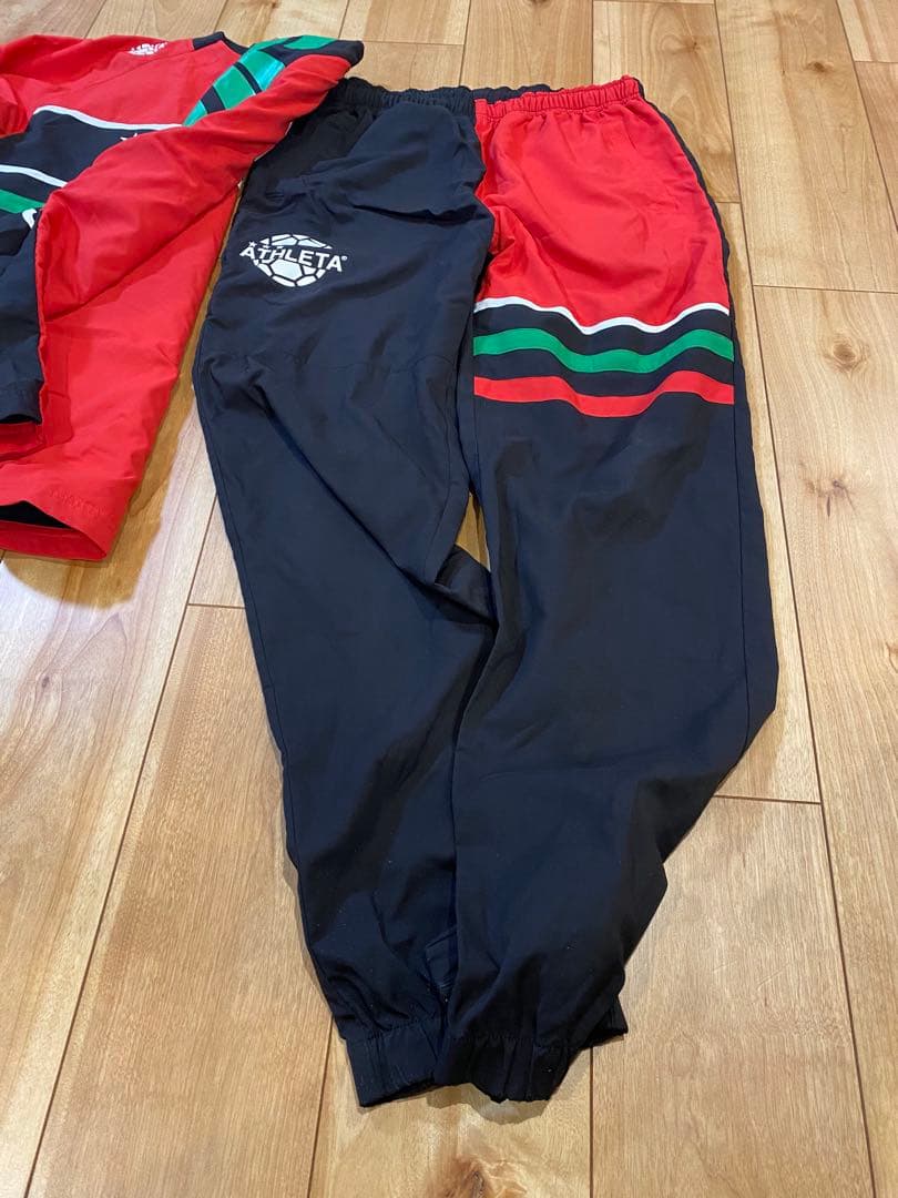 ATHLETA ピステ上下セット 赤黒