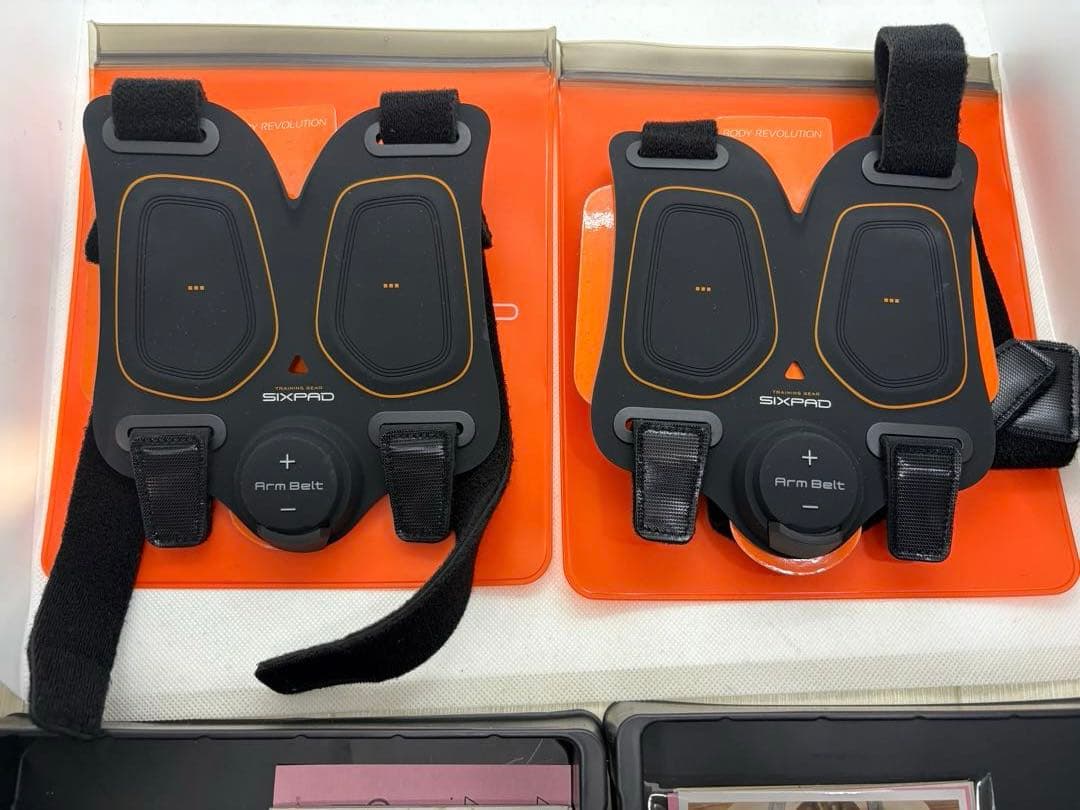 【限定特別セール】【美品】SIXPAD シックスパッド アームベルト 2個セット