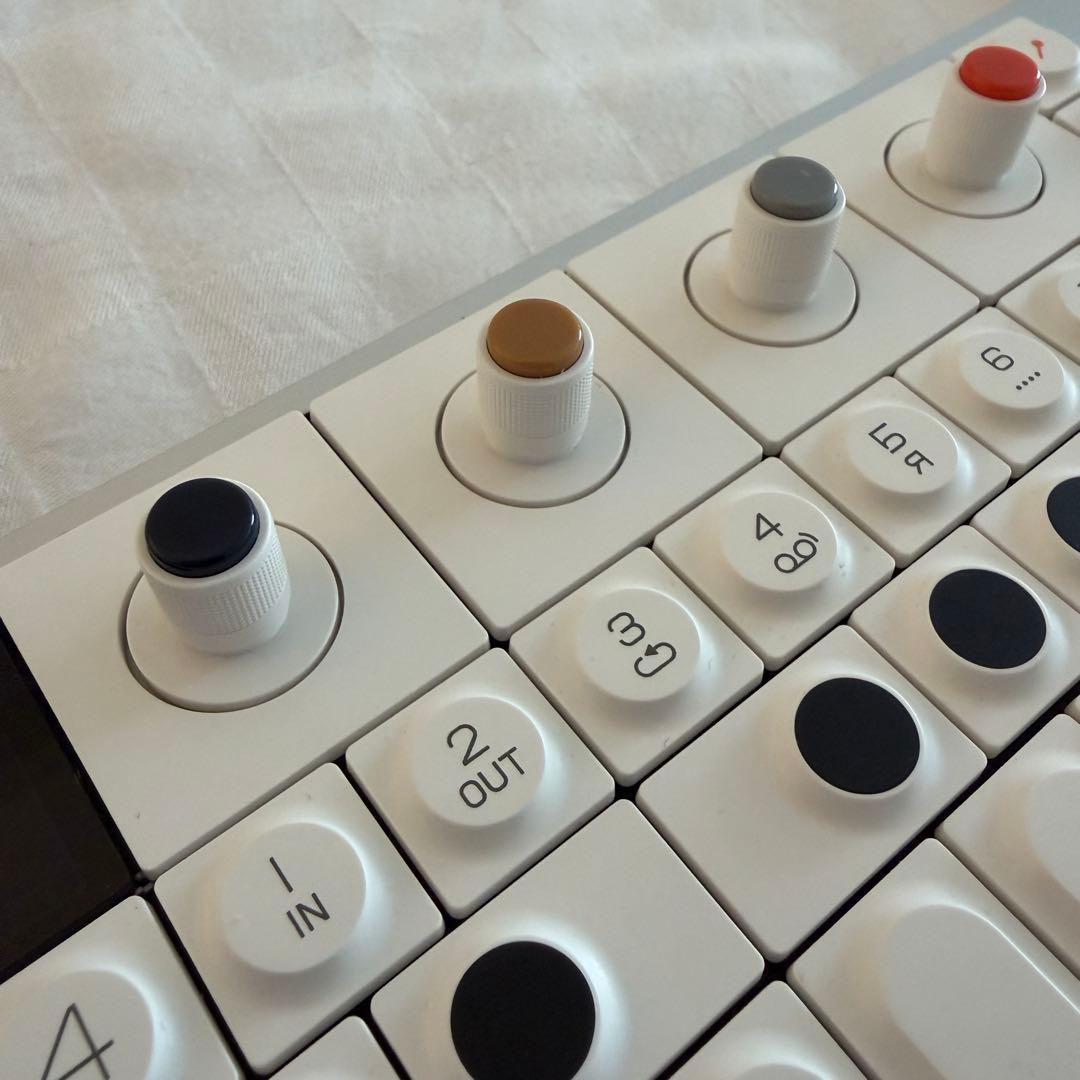 【美品】Teenage Engineering OP-1 Field