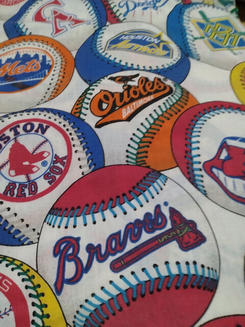 MLBチームロゴ　プリント生地　マルチカバー　ビンテージ