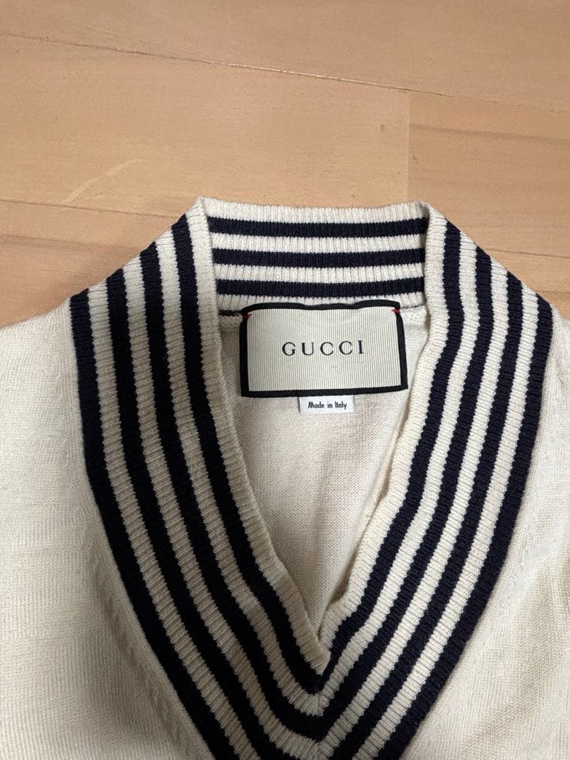 ぼ*の様 タイムセール！GUCCI 蜂刺繍 Bee アイボリーVネックセーター