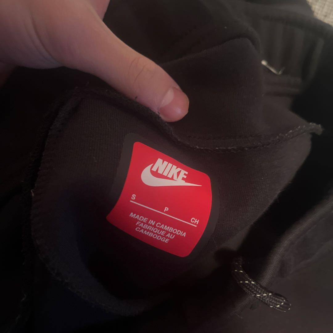 Nike テックフリースブラック フルジップフーディ S