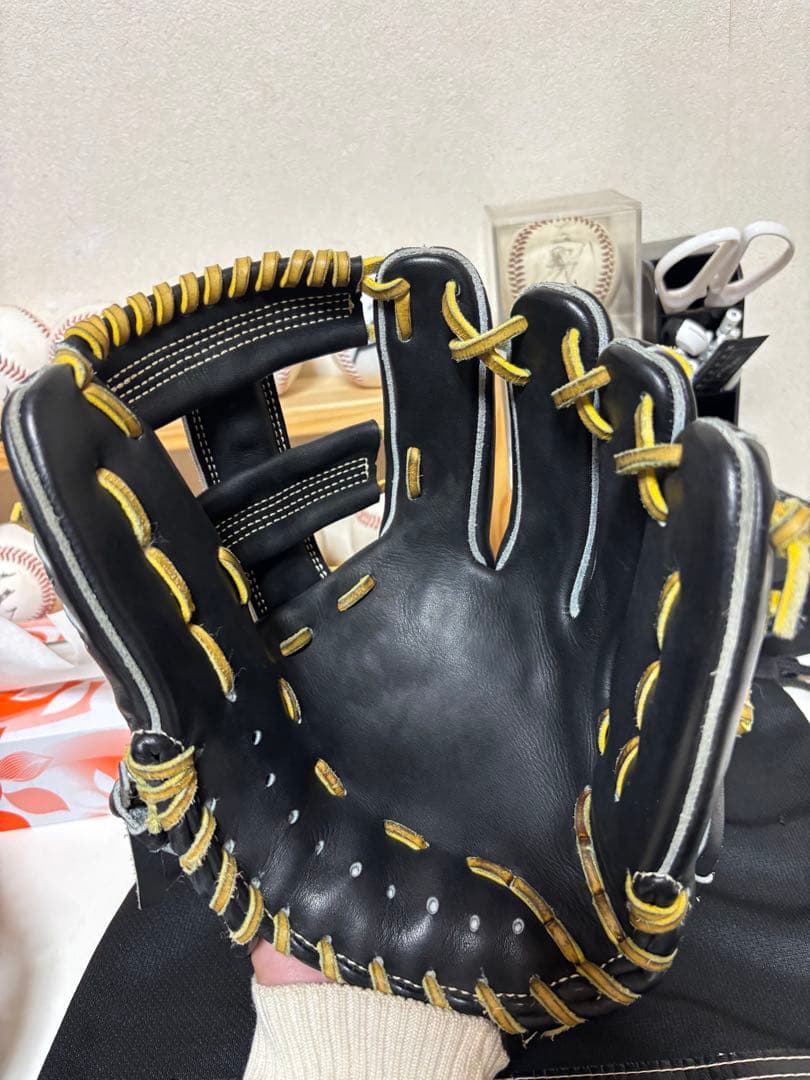 クランプス　硬式内野用グローブ