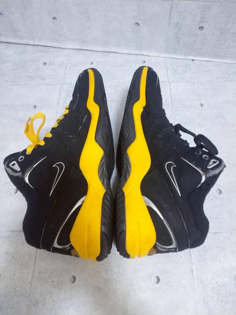 NIKE　ナイキ スニーカー ブラック×イエロー 28　メンズ　スポーツ