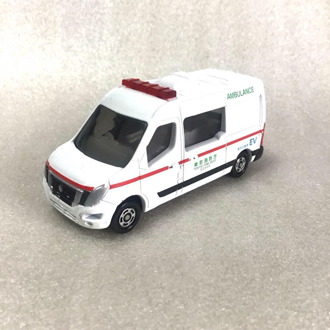 らむたん様 リクエスト　確認用　 トミカ　救急車　ミニカー　日産　NV400