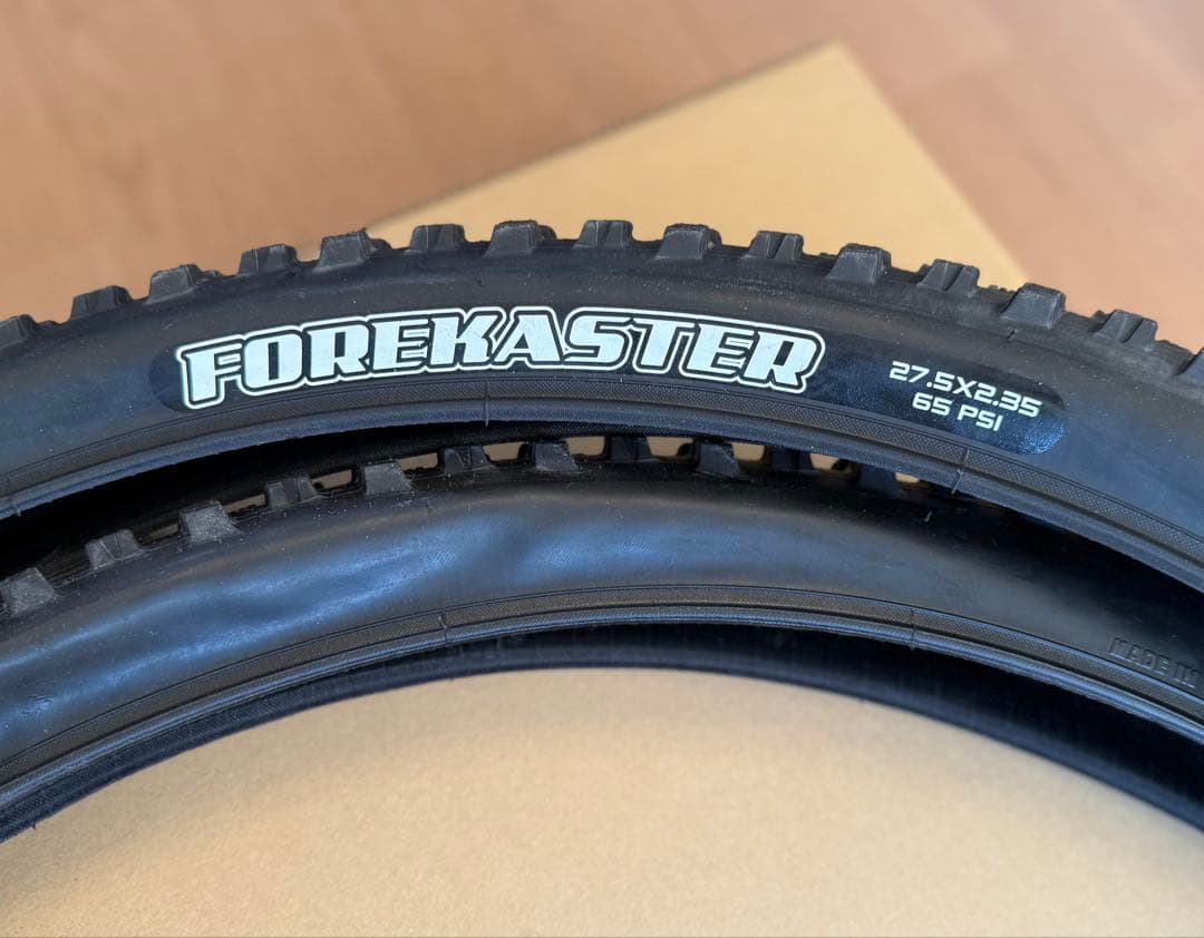 【新品未使用】MAXXIS FOREKASTER 27.5x2.35