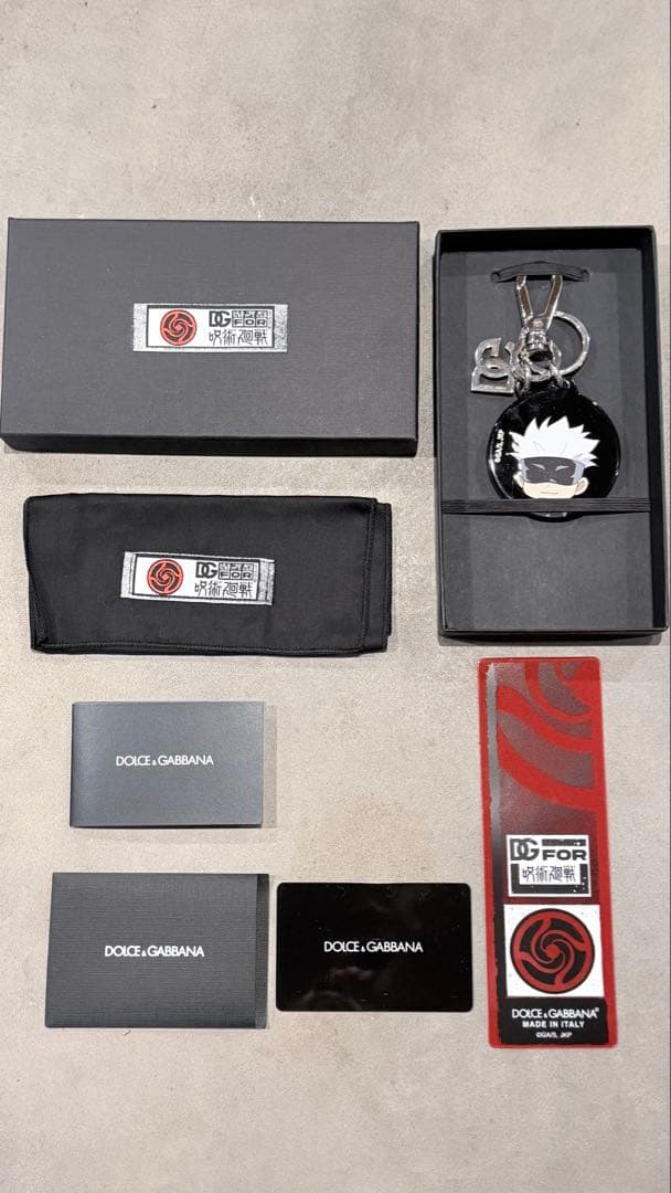 呪術廻戦　五条悟　ドルチェ&ガッバーナコラボキーホルダー
