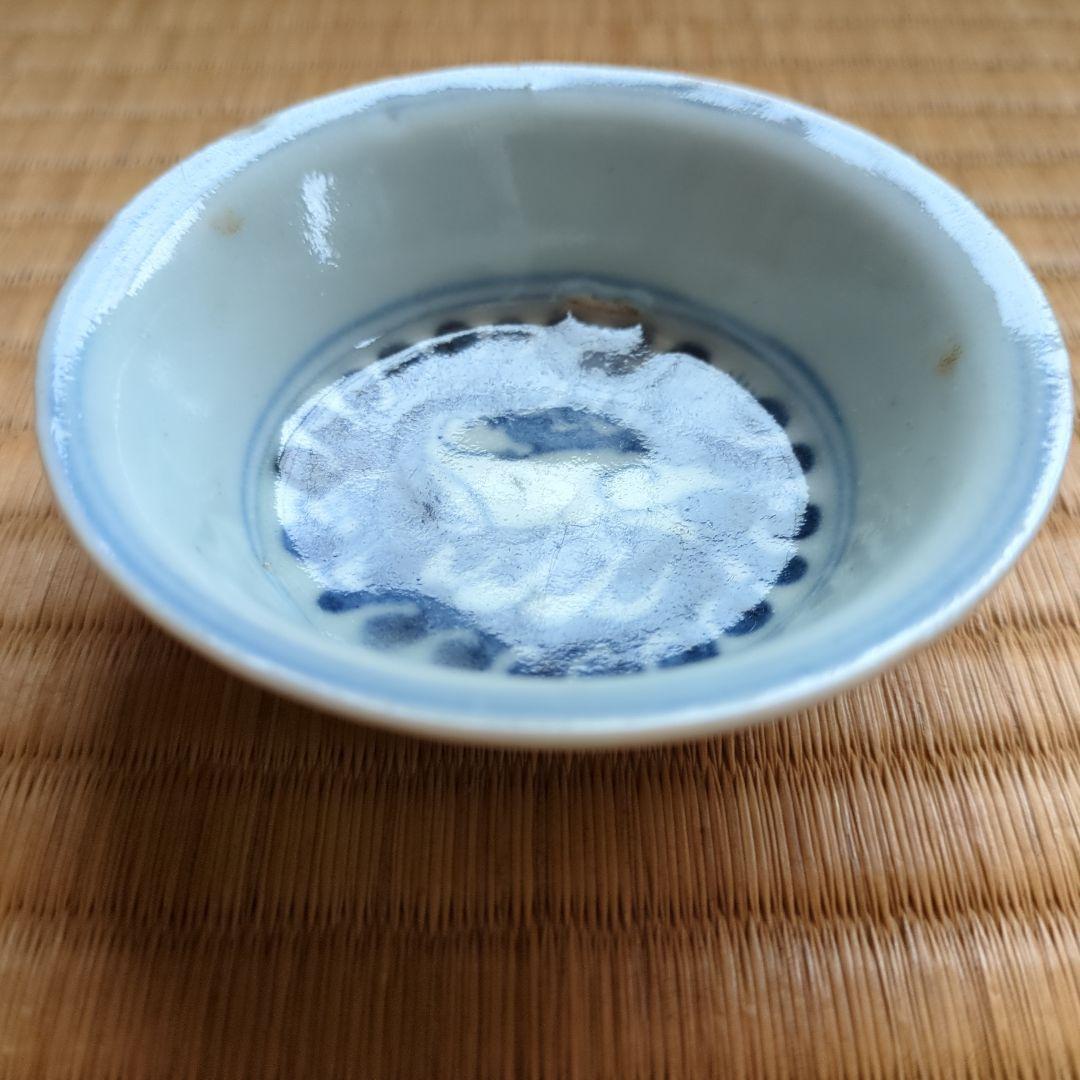 青白陶器の小皿 馬デザイン　午年　骨董品　初期伊万里　飛馬　酒盃