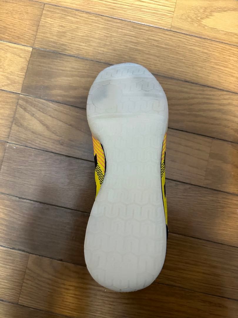KELME 屋内シューズ