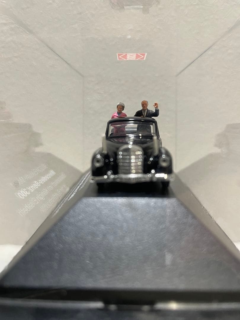 BUSCH Mercedes-Benz 300 エリザベス女王
