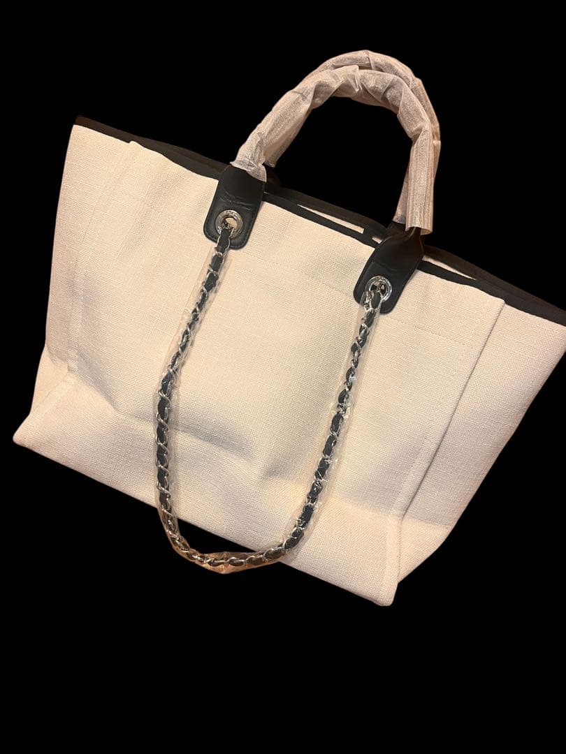 CHANEL ノベルティホワイトキャンバスショルダーバッグ