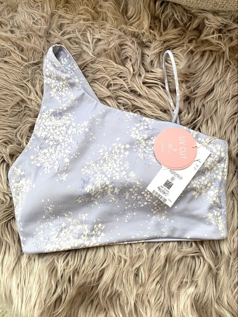 emmi yoga 新品　ブラトップ