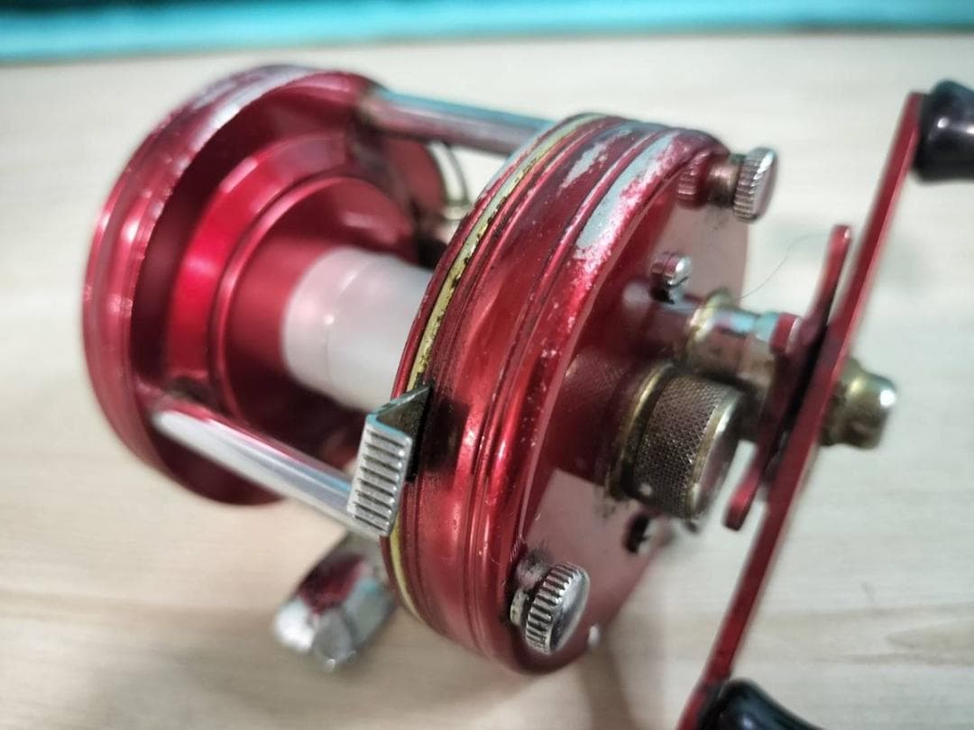 アブガルシア　アンバサダー5000　ビンテージ　リール abu 　レッド