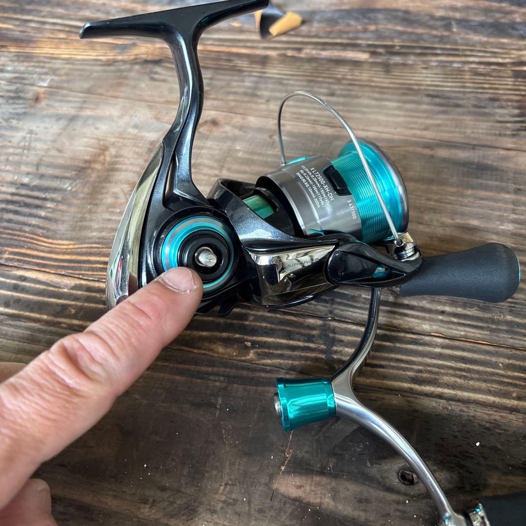 Daiwa LT2500-XH スピニングリール ブラック/ターコイズ