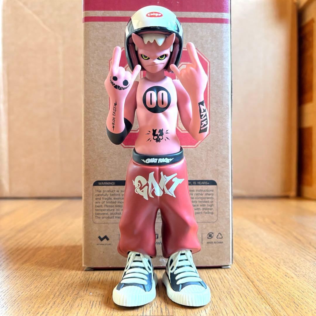 ヘル イェ　コラボ　ヘルメット　アートトイ　デザイナーズトイ